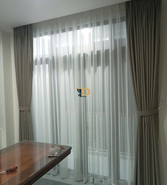Rèm cửa 2 lớp chống nắng mang lại không gian sang trọng