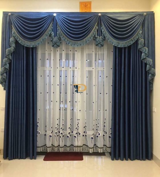 Rèm cửa phòng khách sang trọng với kiểu may nữ hoàng