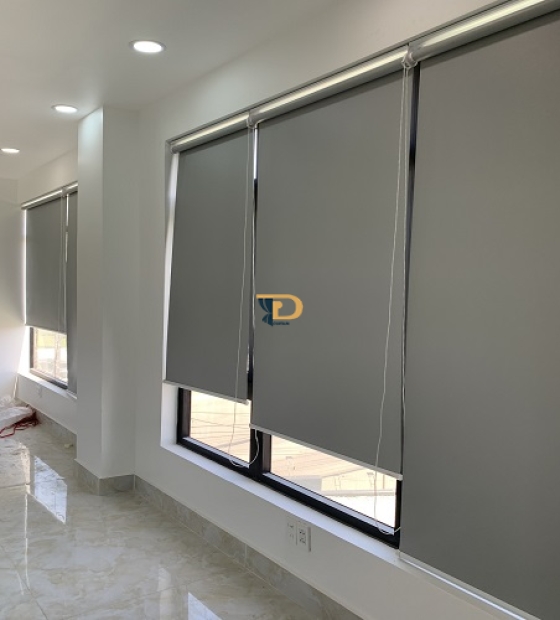 Rèm cuốn chống nắng cho thiết kế không gian mở với vách kính lớn