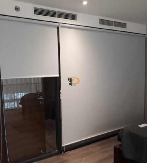 Có nên sử dụng rèm cuốn ngăn phòng không?