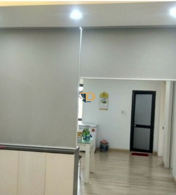 Có nên sử dụng rèm cuốn ngăn phòng không?
